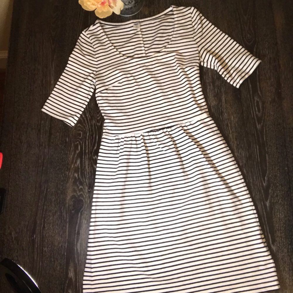 🛍Black & white stripe dress